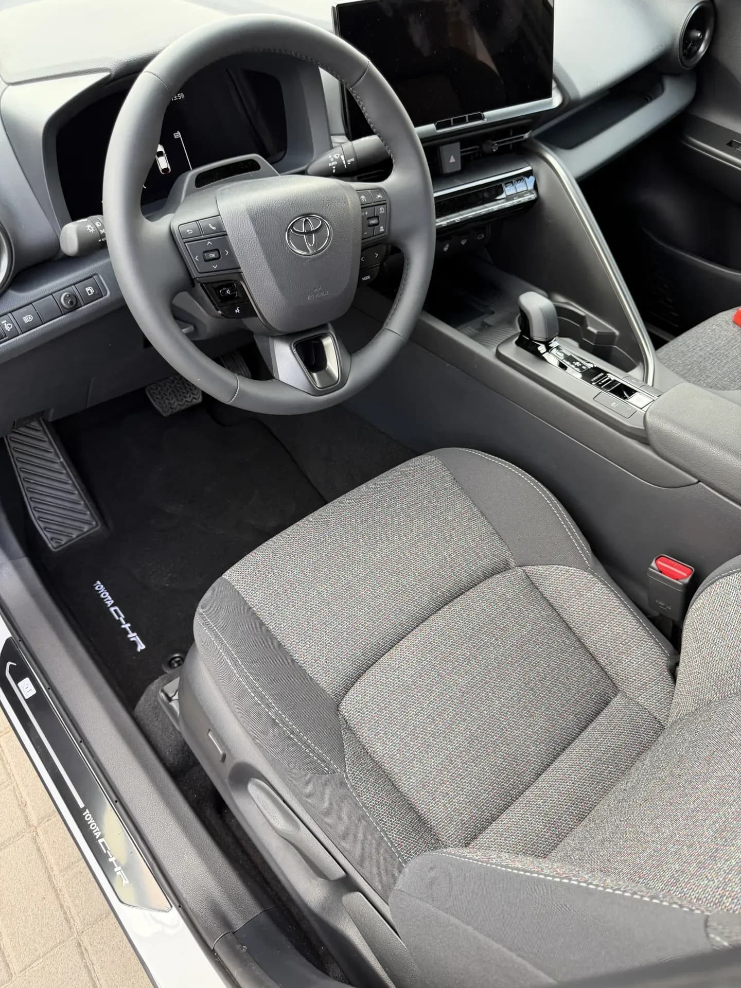 Toyota C-HR Hybryda – samochód osobowy na wynajem, zdjęcie 1