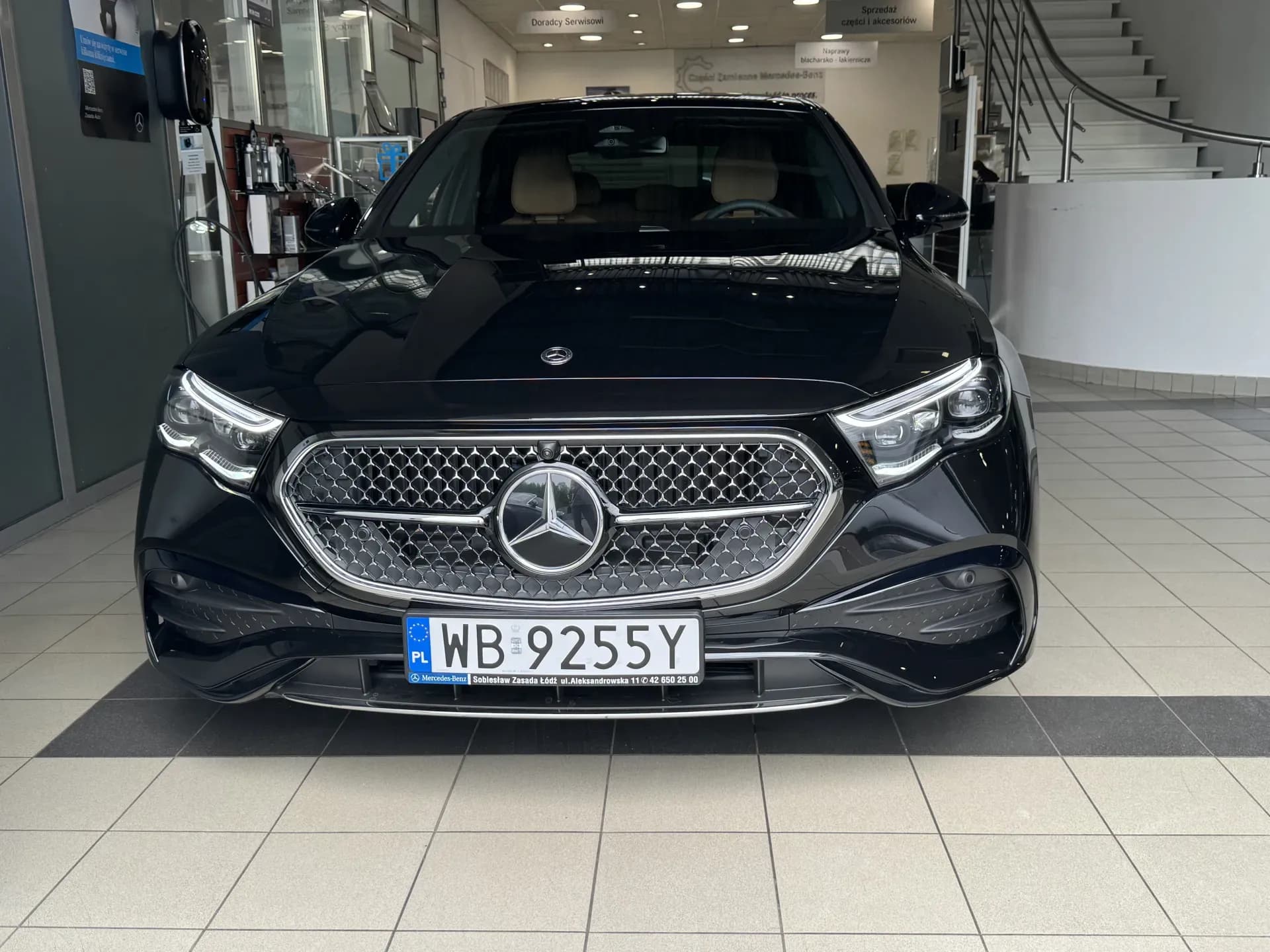 Mercedes E220 4Matic – samochód osobowy na wynajem, zdjęcie 1