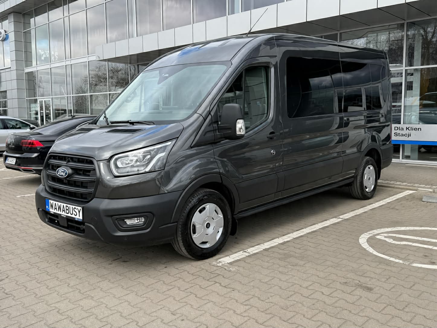 Ford Transit 9 miejsc (automat) L3H2 – bus osobowy na wynajem, zdjęcie 1