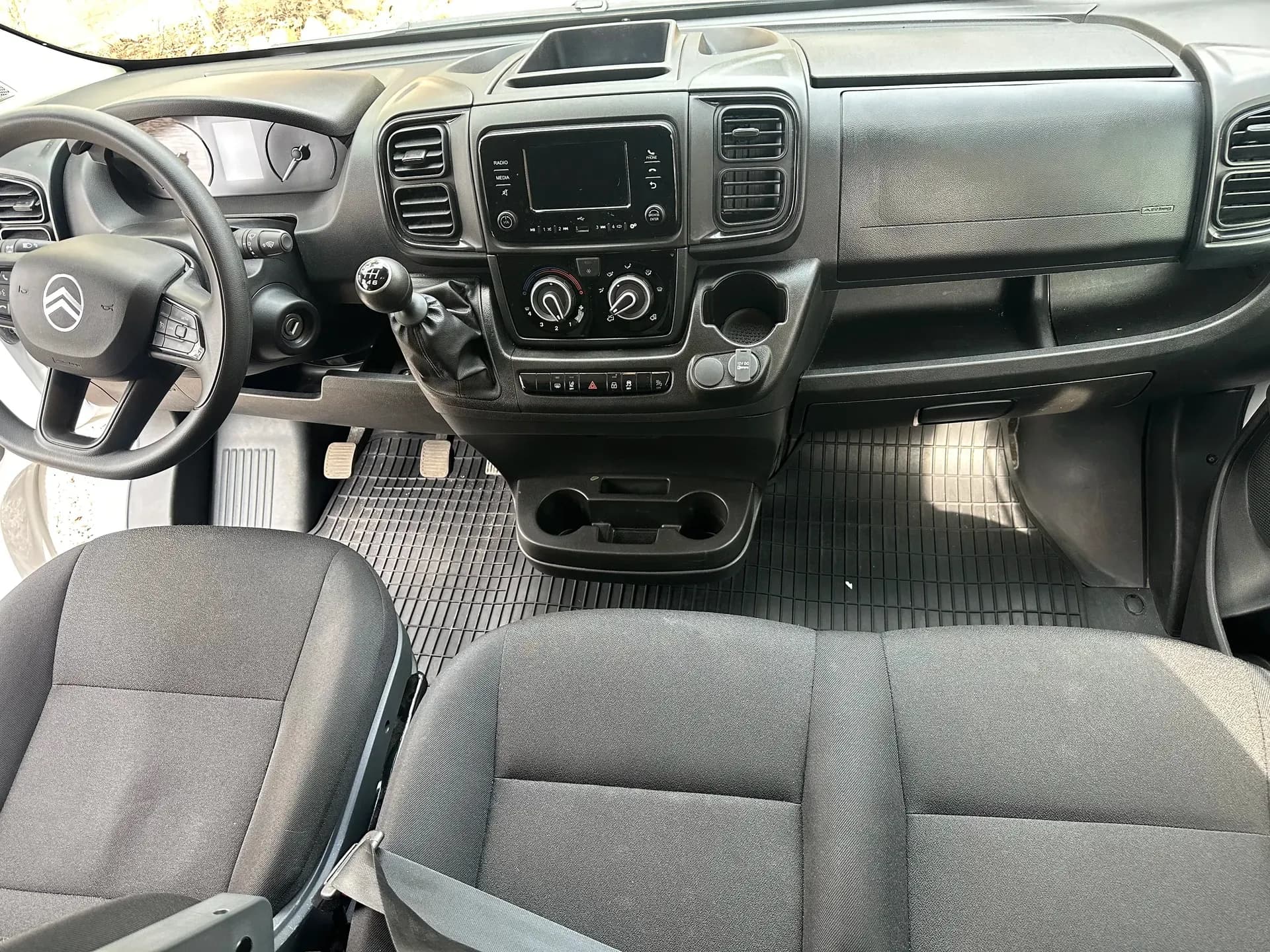 Citroën Jumper L4H2 7 miejsc – bus brygadowy na wynajem, zdjęcie 1