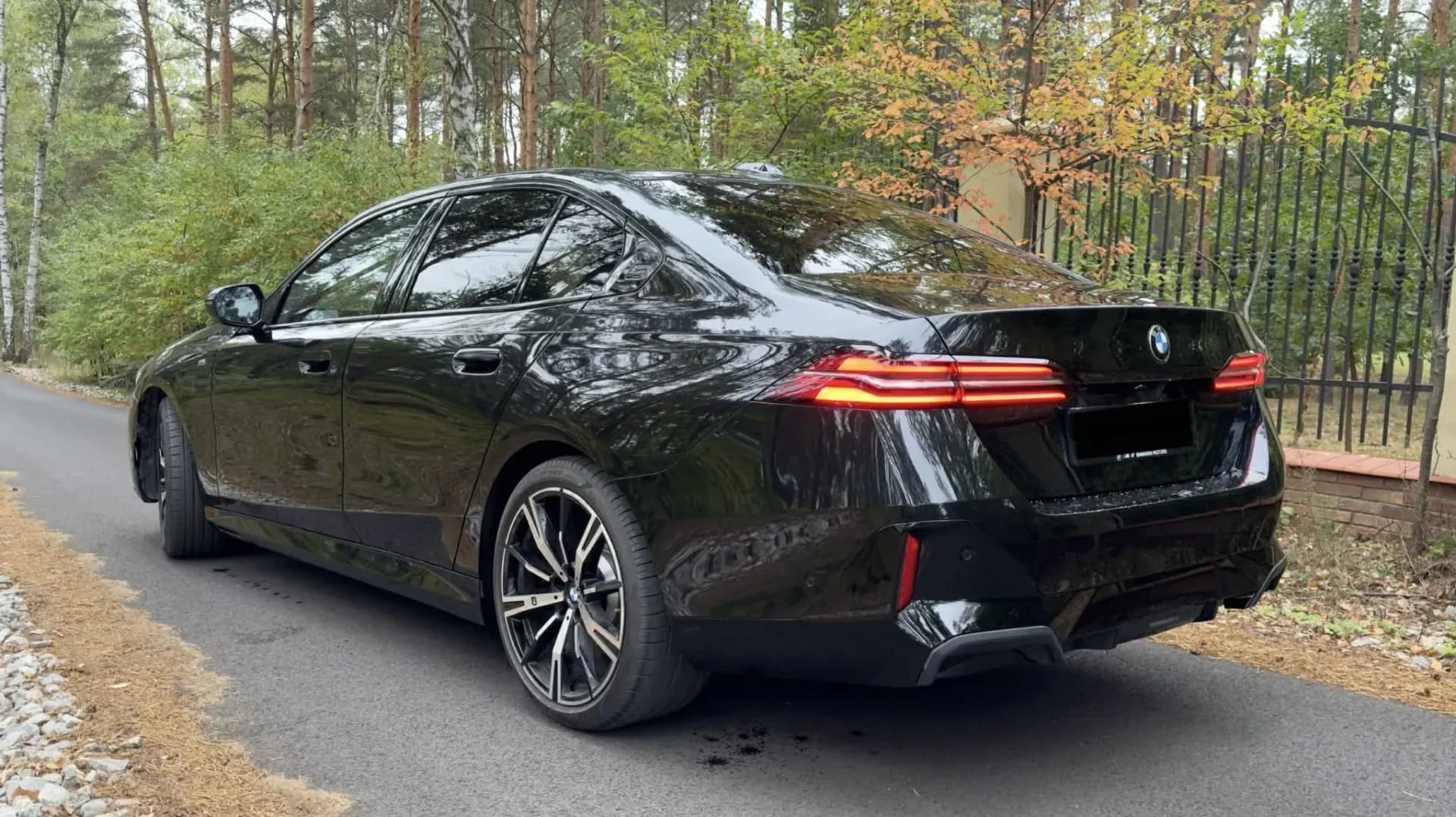 BMW 520 xDrive – samochód osobowy na wynajem, zdjęcie 1