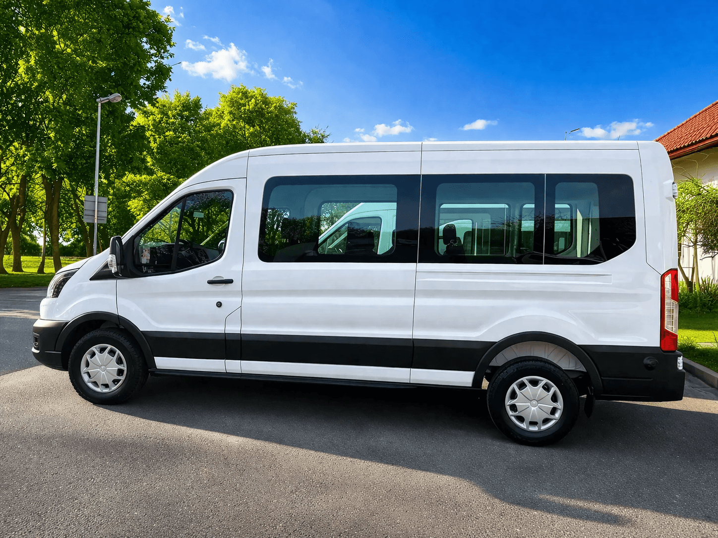 Ford Transit 9 miejsc (manual) – bus osobowy na wynajem, zdjęcie 1